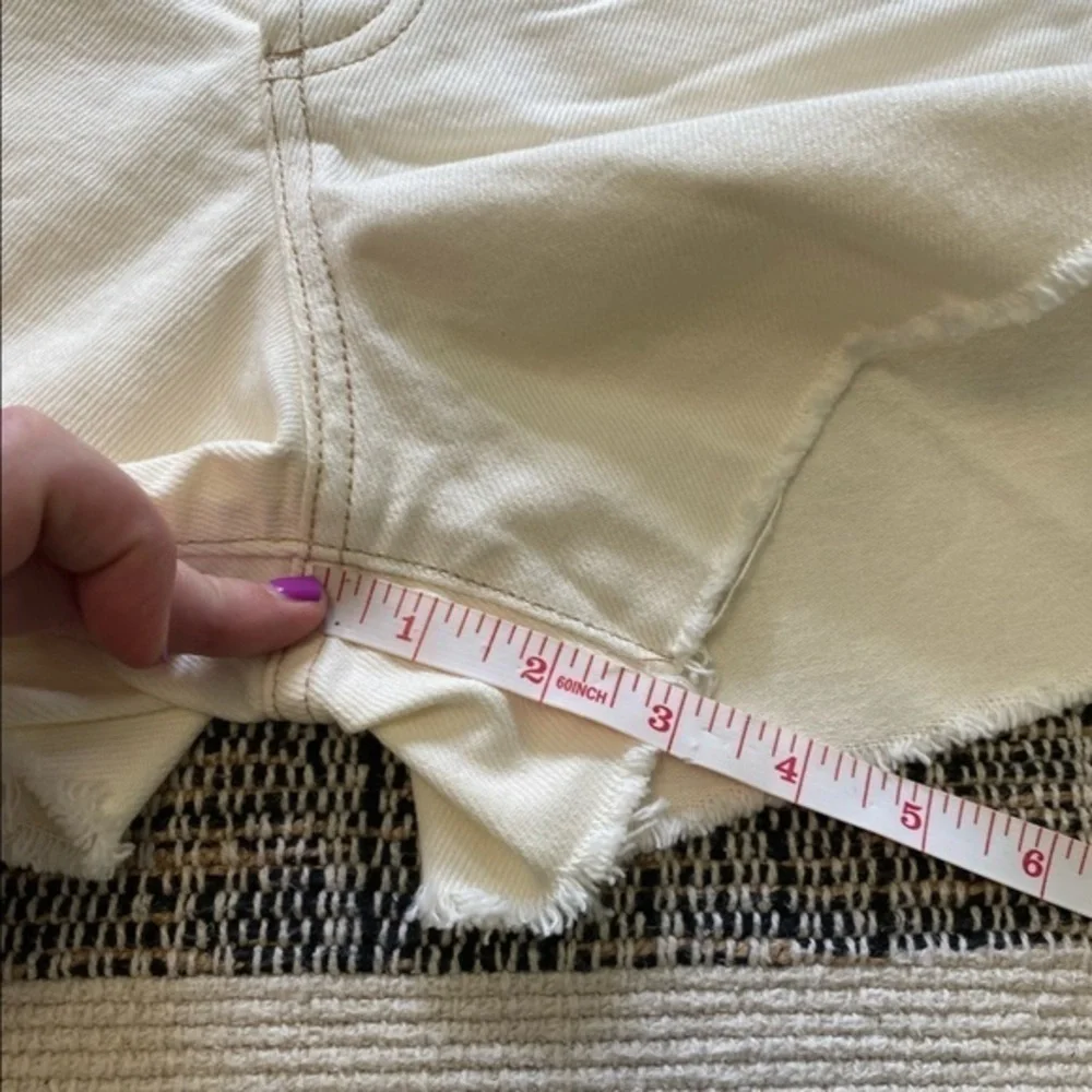 House of Harlow 1960 Cream High Rise Denim Mom Jean Shorts Raw Hem 30 - Picture 12 of 14